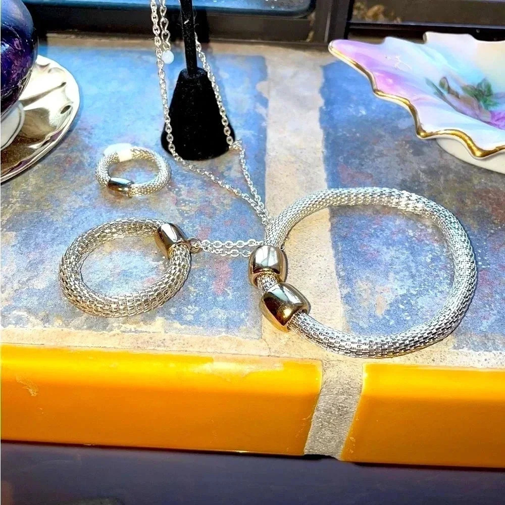 VINTAGE STERLING MESH DONUT SHAPED PENDANT ON 18” CHAIN W BRACELET AND R… - Picture 2 of 15